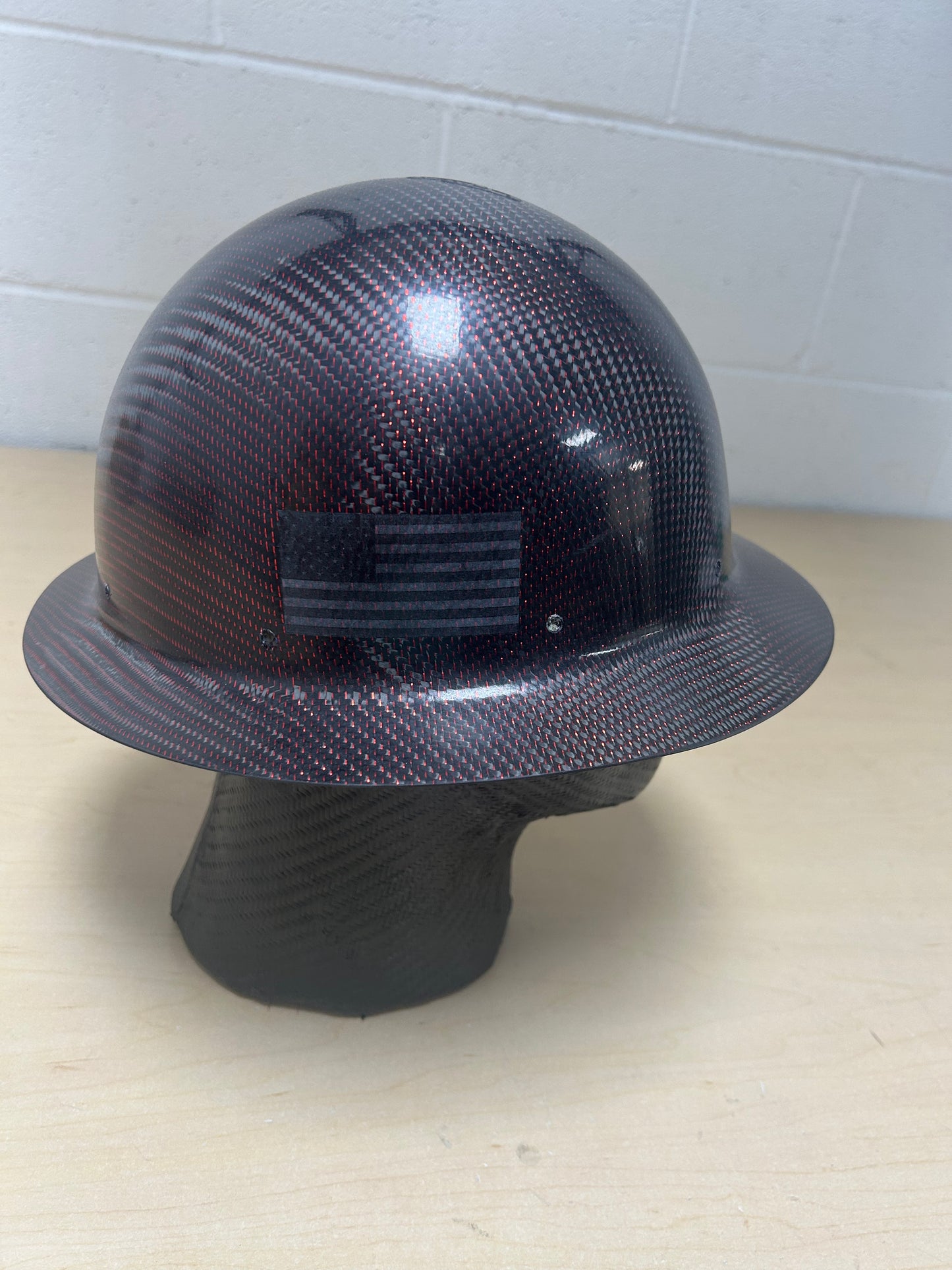 RED REFLECTION FULL BRIM WITH BLACK & WHITE FLAG
